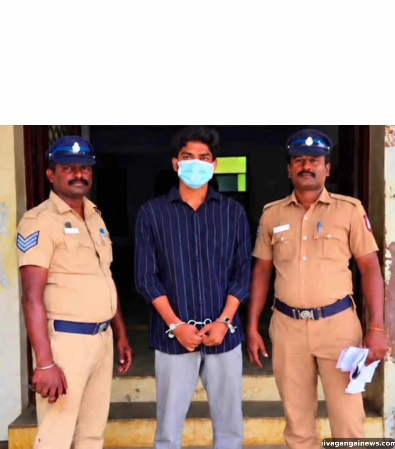 பொதுமக்களை அச்சுறுத்தும் வகையில் வாளுடன் சுற்றித்திரிந்த நபர் கைது