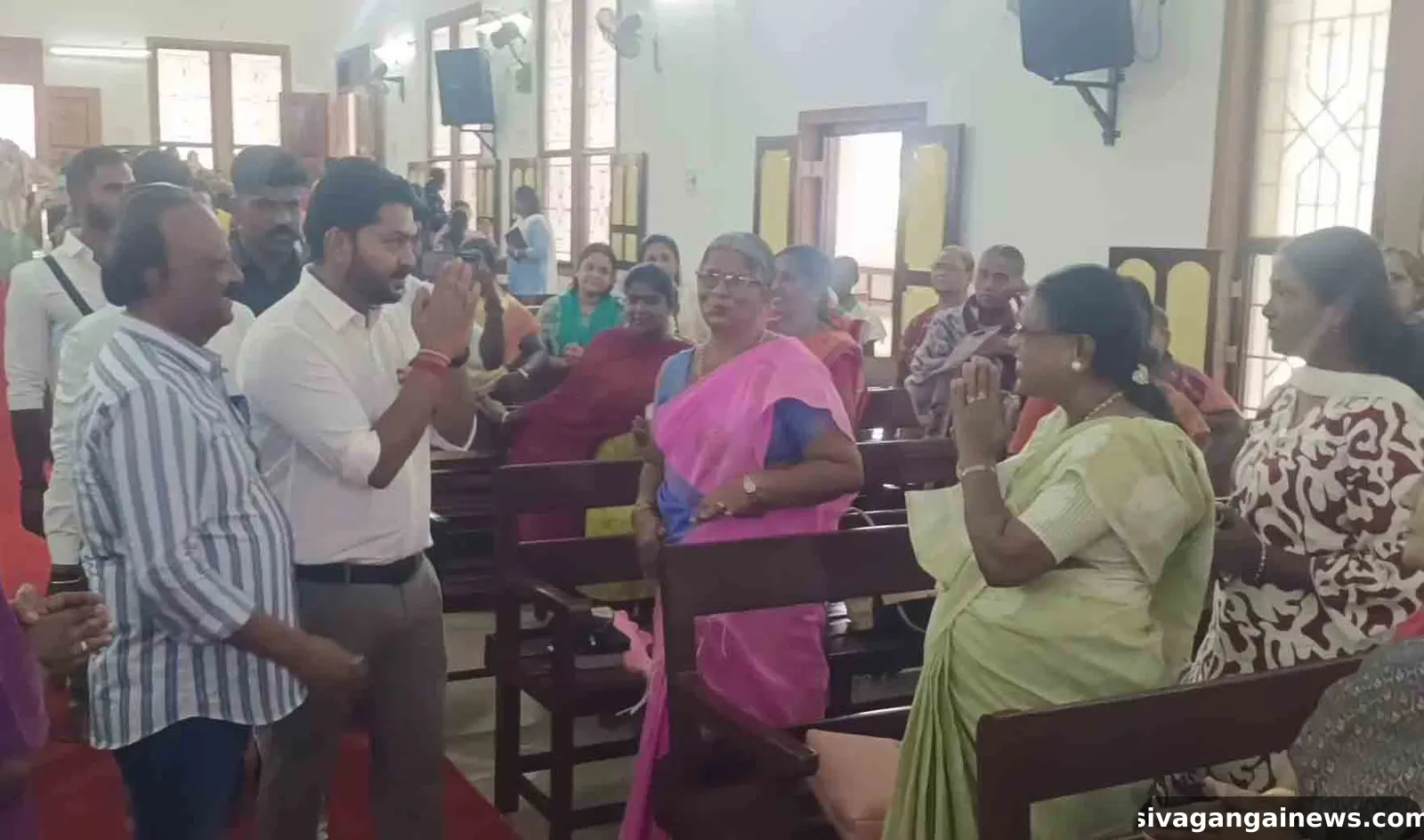 வாக்களித்த கிறிஸ்தவ மக்களுக்கு தேவாலயம் சென்று நன்றி கூறிய அமைச்சர்