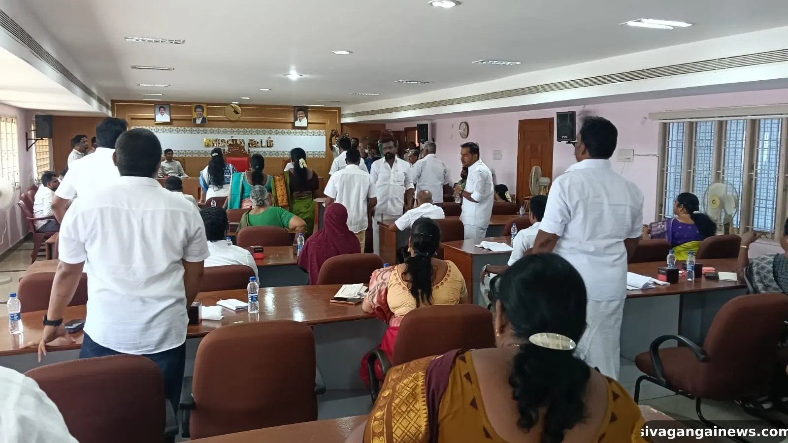 வாக்குவாதம், கூச்சல் குழப்பத்துடன் தொடங்கிய காரைக்குடி  மாநகராட்சி மன்ற கூட்டம்